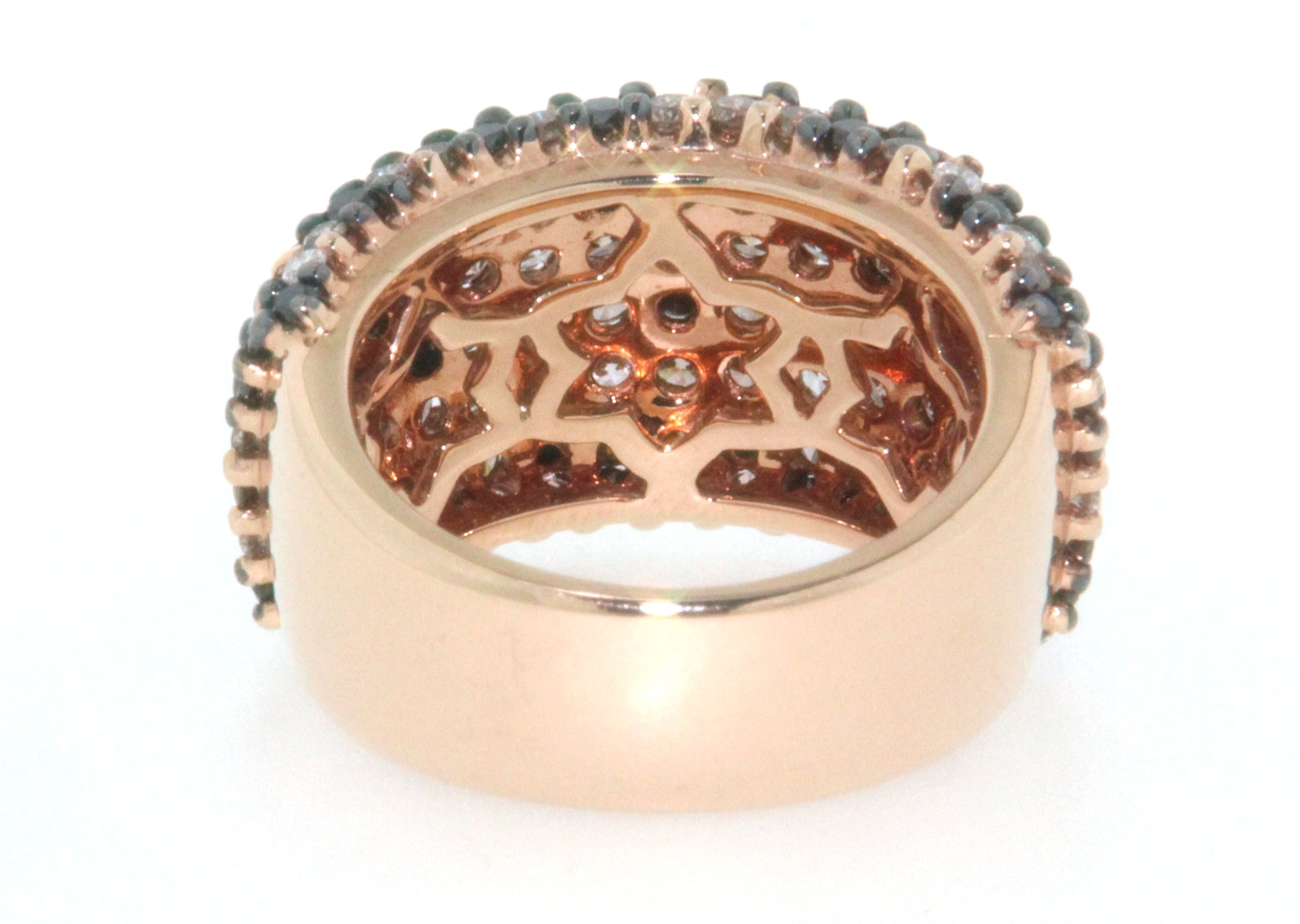 Anello in oro rosa 18 kt, con diamanti bianchi, neri e brown