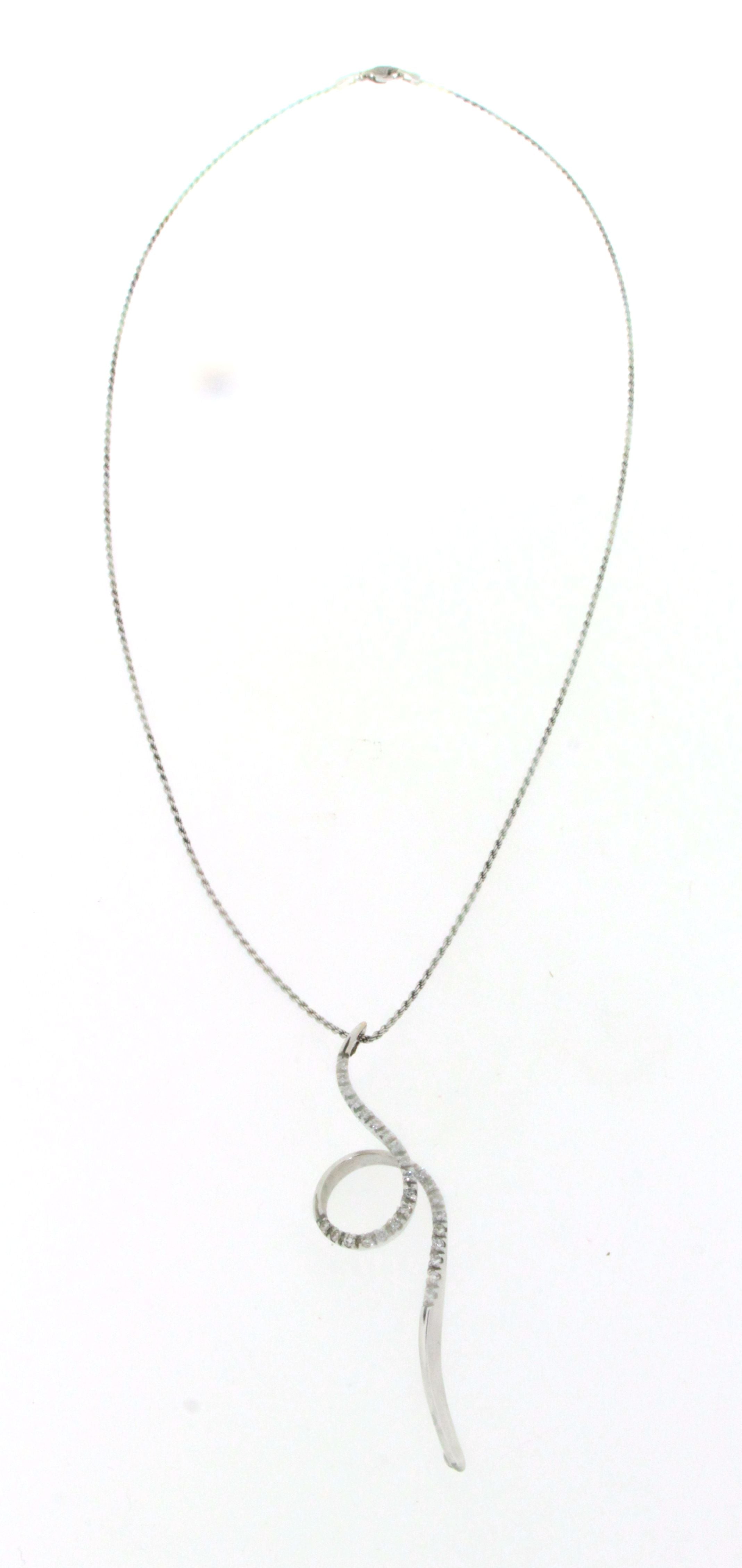 Girocollo in oro 18 kt con ciondolo con brillanti