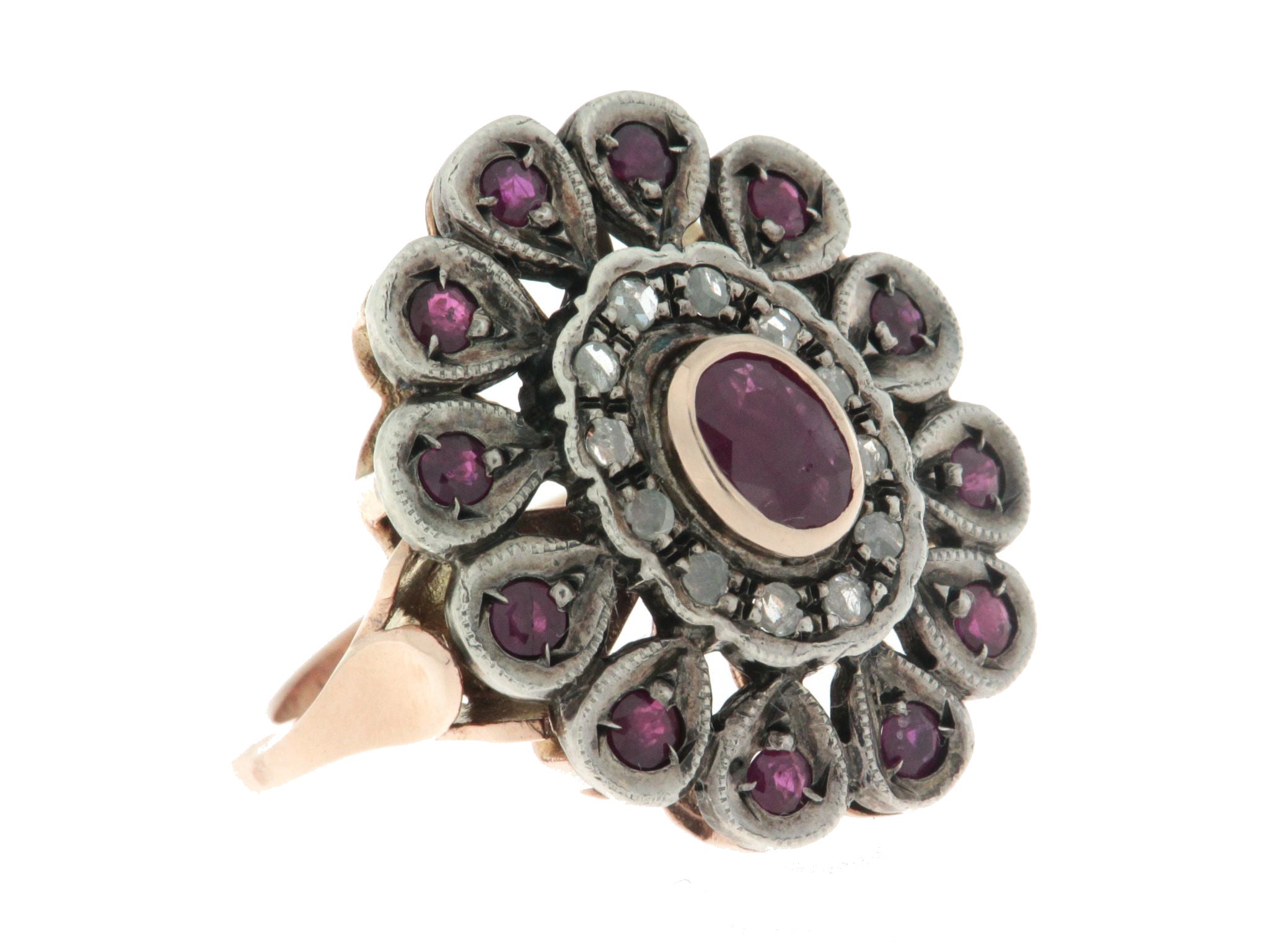 Anello in oro 14 kt e argento, in stile antico, con diamanti e rubini