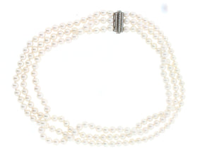 Girocollo salvini di perle giapponesi Akoya con chiusua in oro bianco e diamanti usato