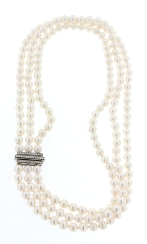 Girocollo salvini di perle giapponesi Akoya con chiusua in oro bianco e diamanti usato