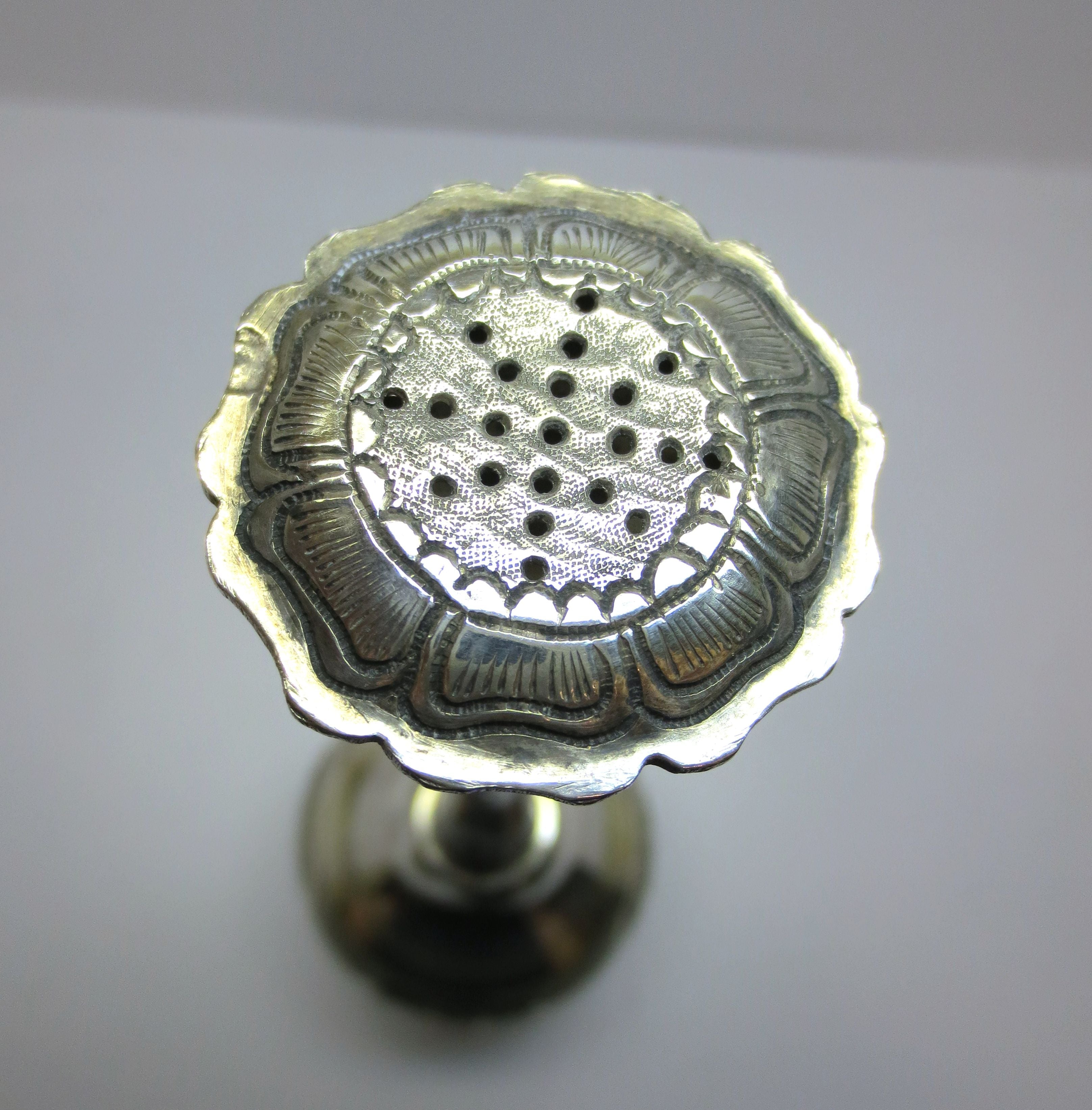 Spargi essenza per acqua di rose lavorazione orientale argento 925 d'epoca