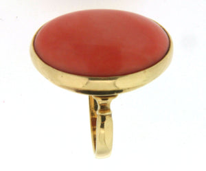 Anello in oro 18 kt con spola di corallo