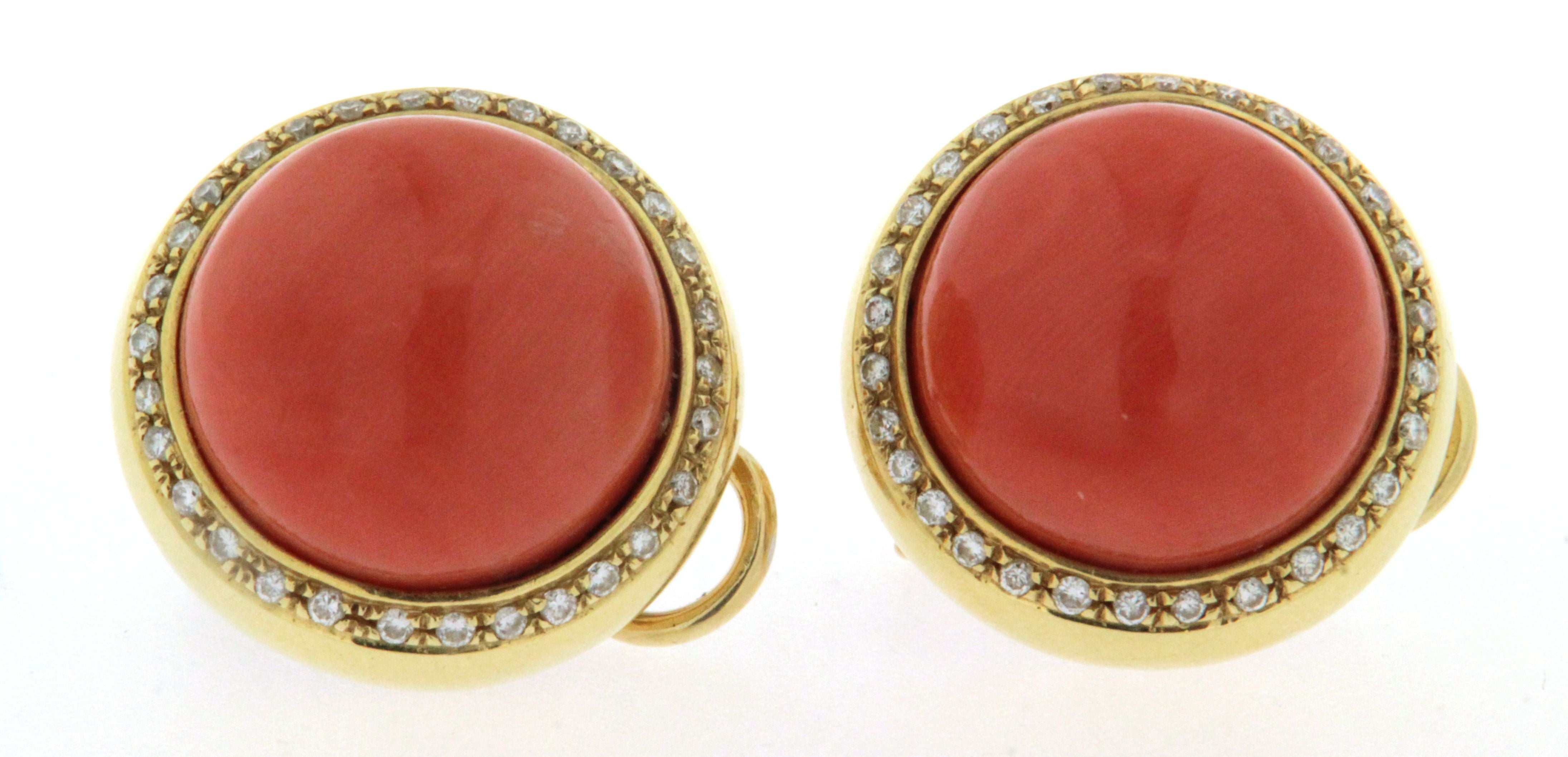 Paio di orecchini in oro 18 kt con corallo e diamanti anni 70