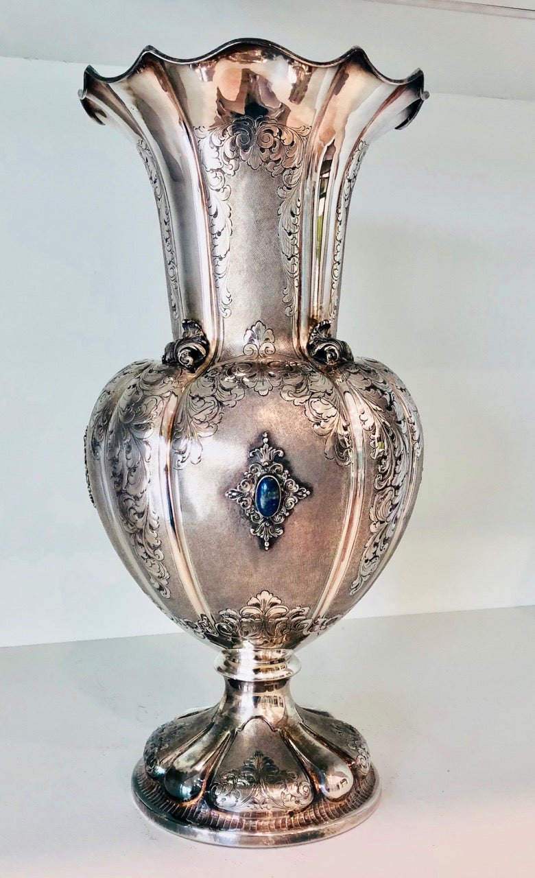Vaso argento 800, usato con pietre Lapis ai lati (Cabouschon) anni 50 circa.
