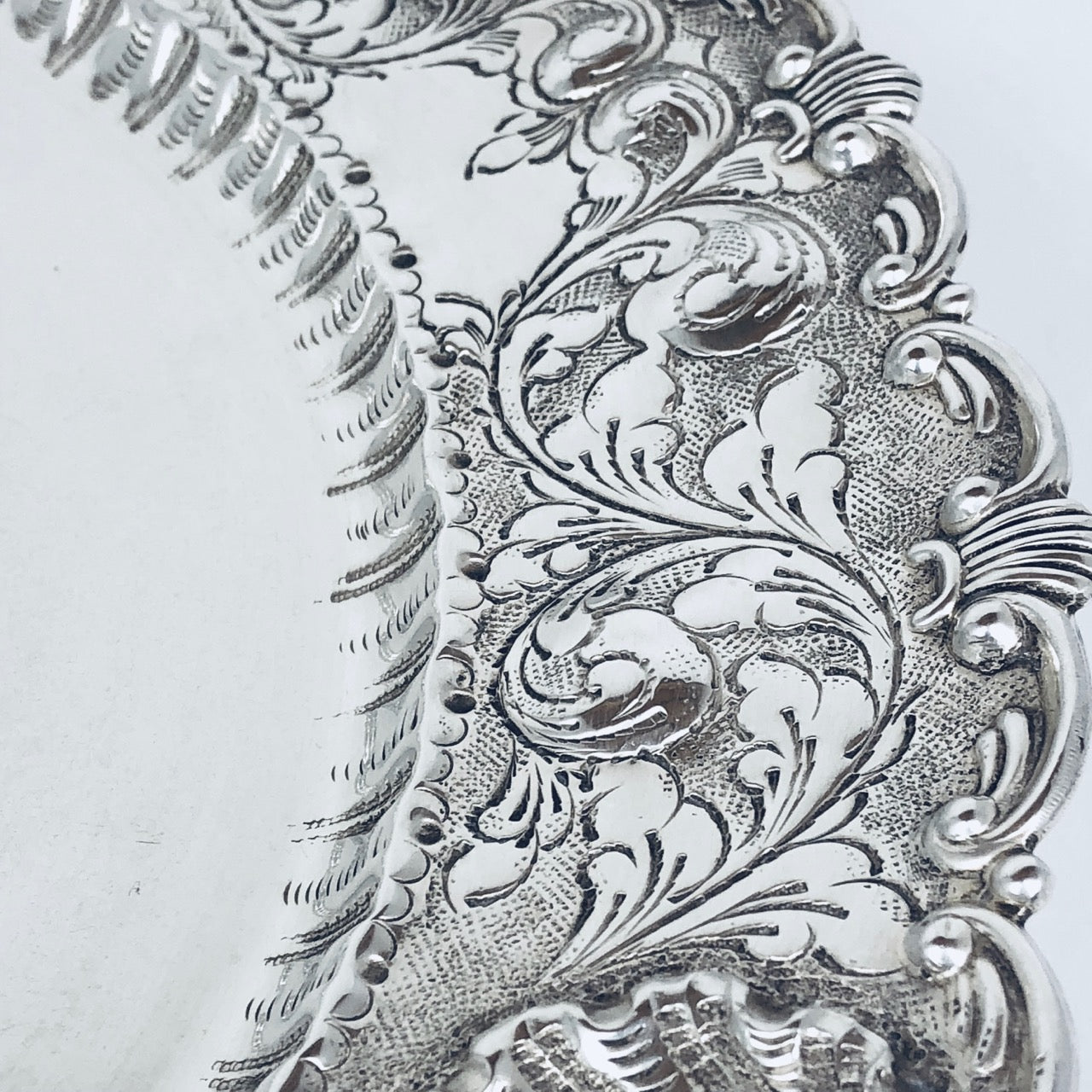 Piatto cesellato in argento 800 usato