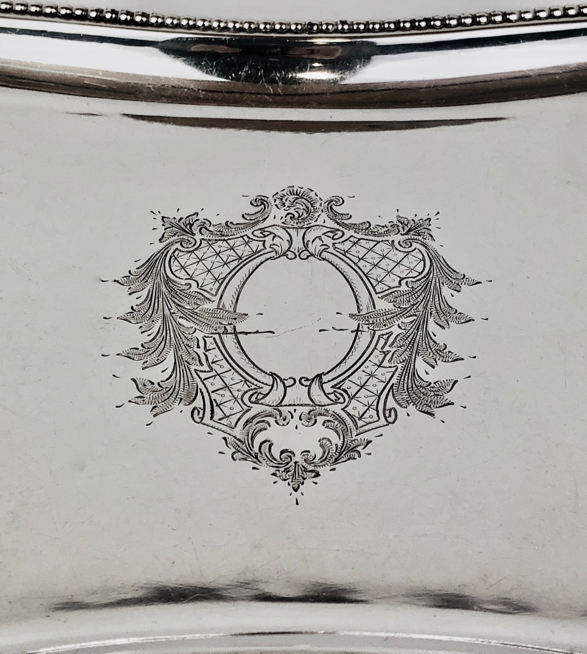 Vassoio arg.'800,lavorazione con icisione al centro