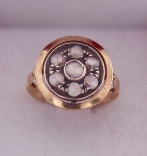 Anello in oro giallo e argento stile antico con rosette