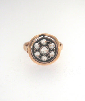 Anello in oro giallo e argento stile antico con rosette