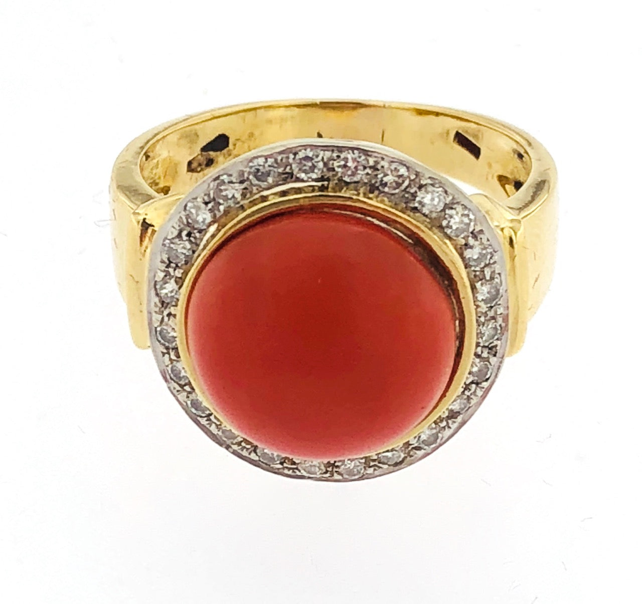 Anello in oro con corallo e brillanti usato