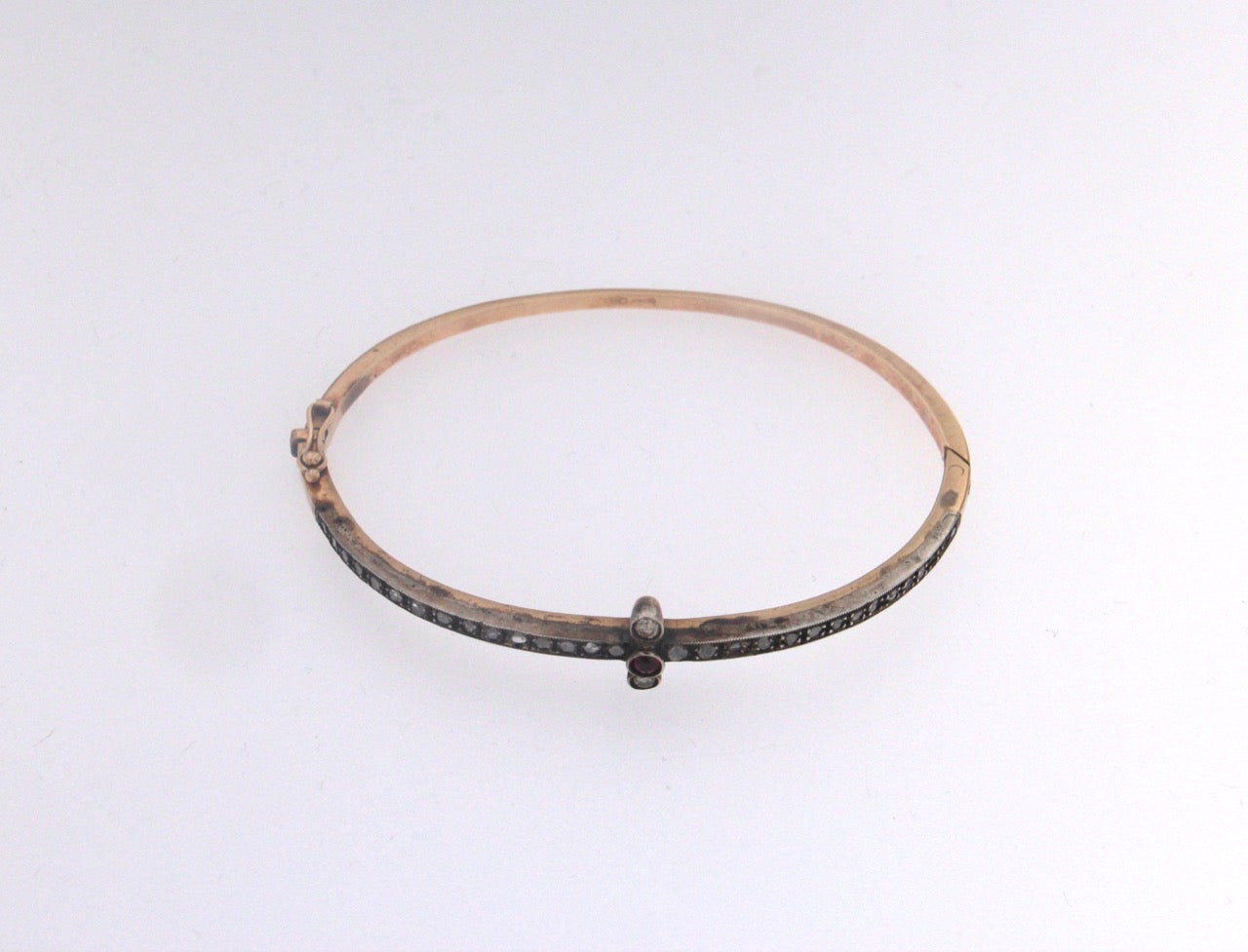 Bracciale ovale oro 12 kt. e argento con rosette e pietra rossa centrale più due diamanti usato