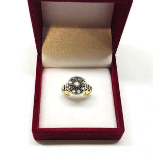 Anello in oro 18 kt e argento stile antico con diamanti