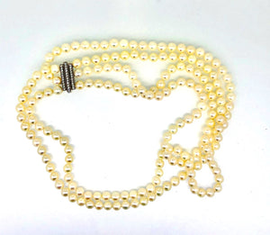 Girocollo salvini di perle giapponesi Akoya con chiusua in oro bianco e diamanti usato