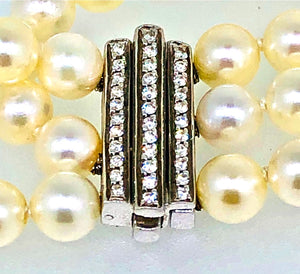 Girocollo salvini di perle giapponesi Akoya con chiusua in oro bianco e diamanti usato