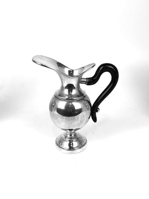 Tre pezzi in argento, teiera, caffettiera, lattiera, con manici in legno color nero.