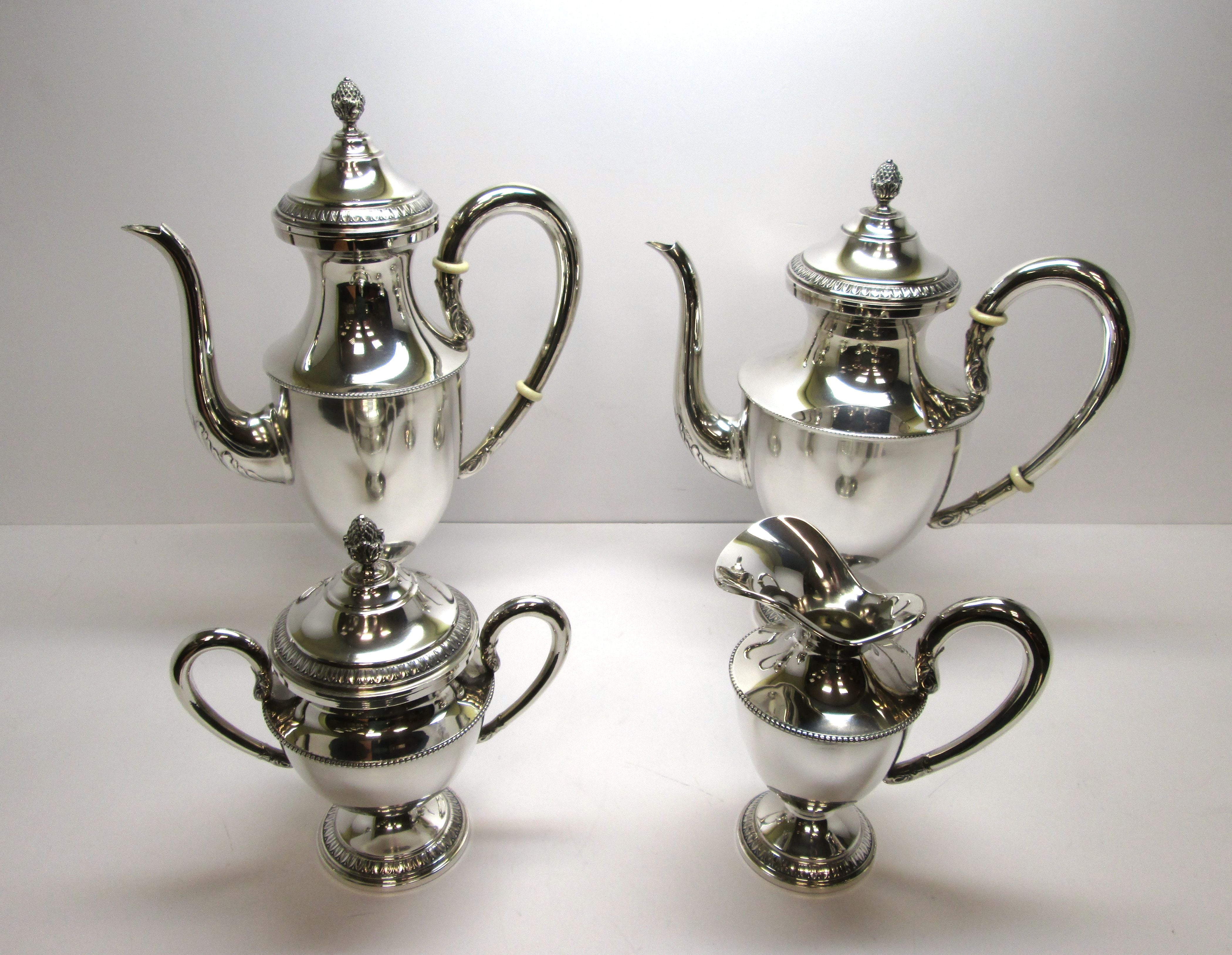 Quattro pezzi teiera lattiera caffettiera zuccheriera in argento 800 stile impero usati.