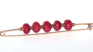 Spilla d'epoca in oro 18 kt con 5 coralli sfaccettati