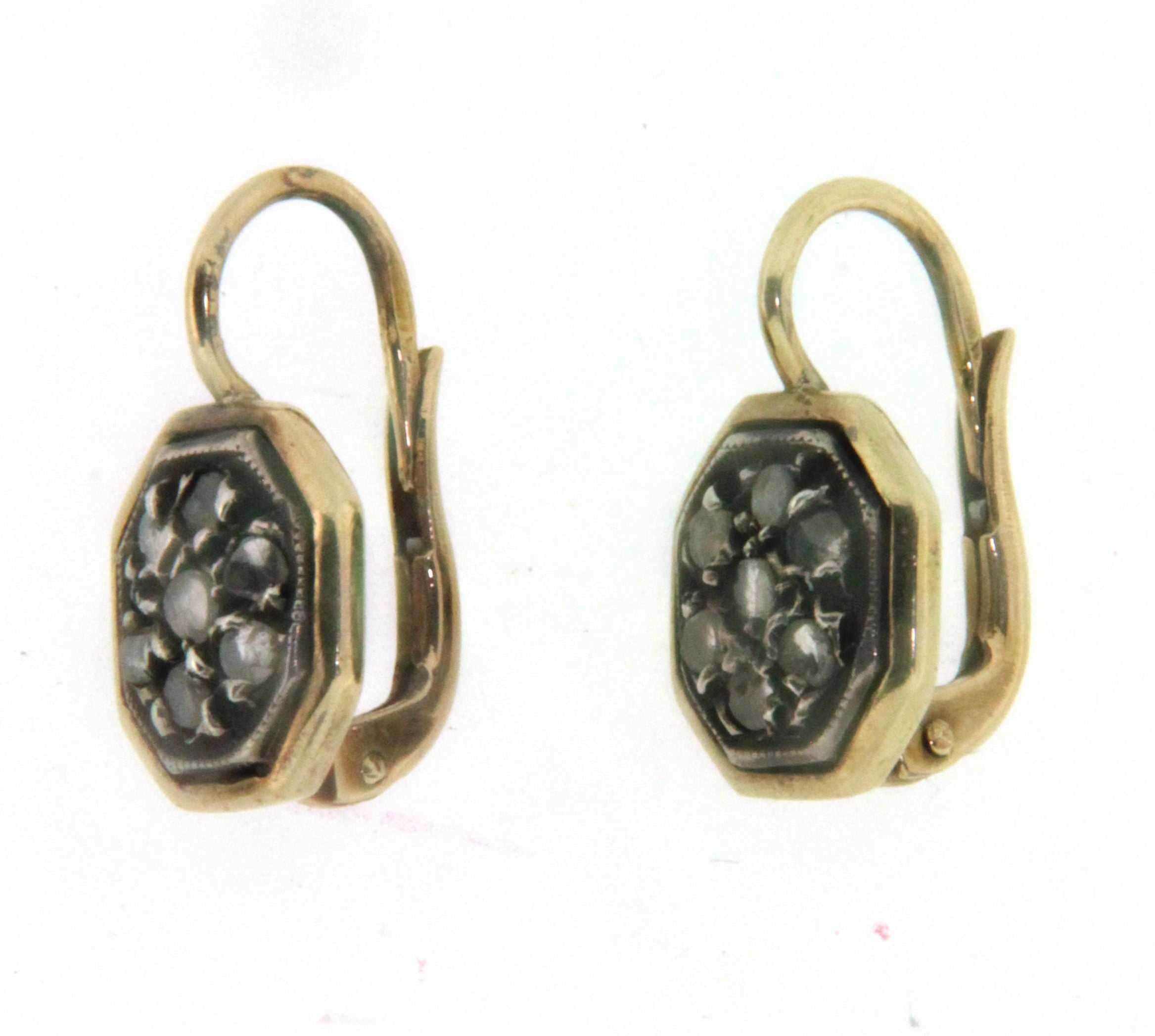 Paio di “orecchini della nonna” in oro 14 kt, con diamanti