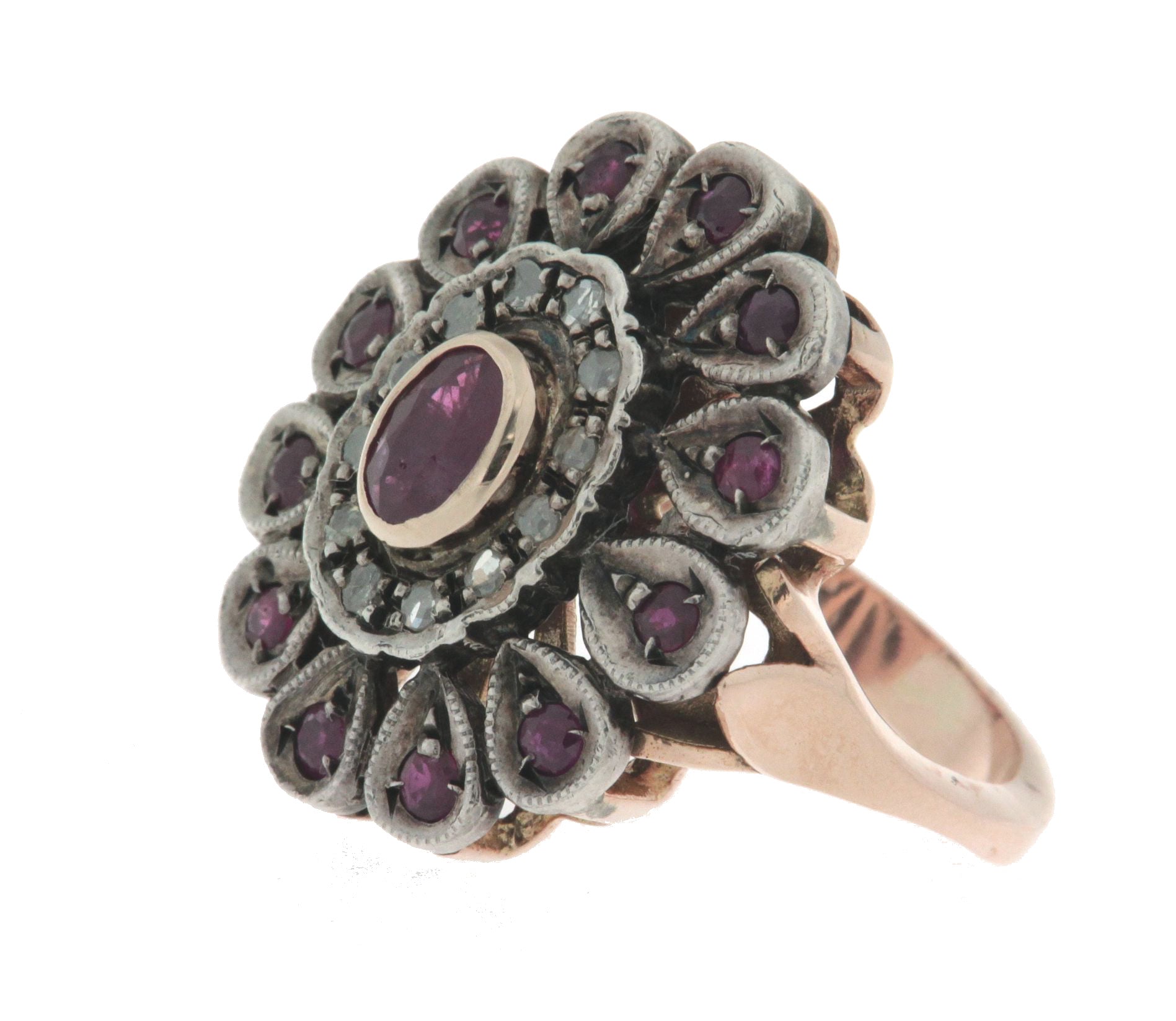 Anello in oro 14 kt e argento, in stile antico, con diamanti e rubini