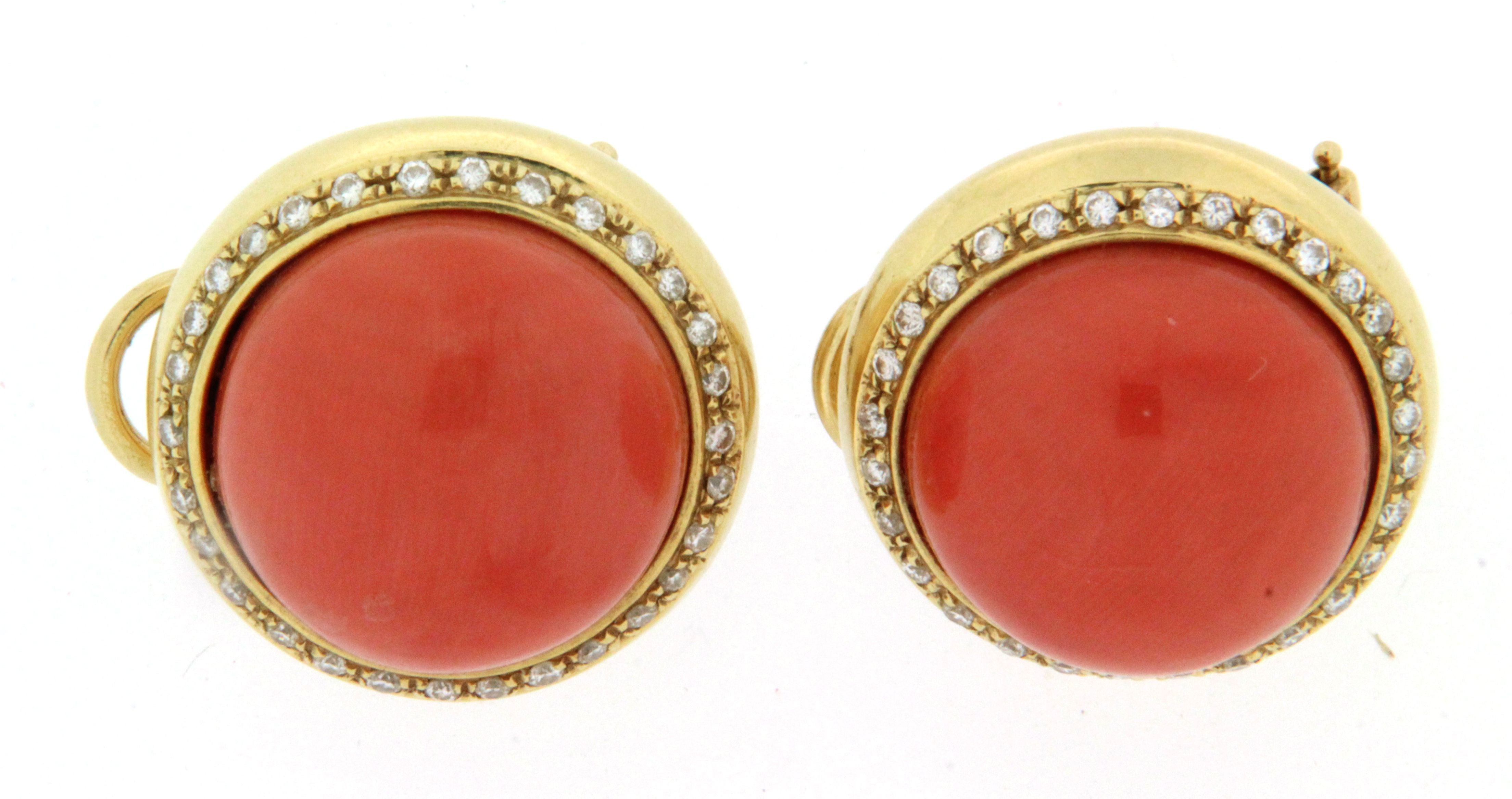 Paio di orecchini in oro 18 kt con corallo e diamanti anni 70