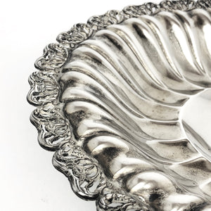 Piatto ovale,centro tavola, argento 800,stile antico , con bordo traforato  peso totale gr.687,00 Misure: cm.39,50 x31,00 Usato