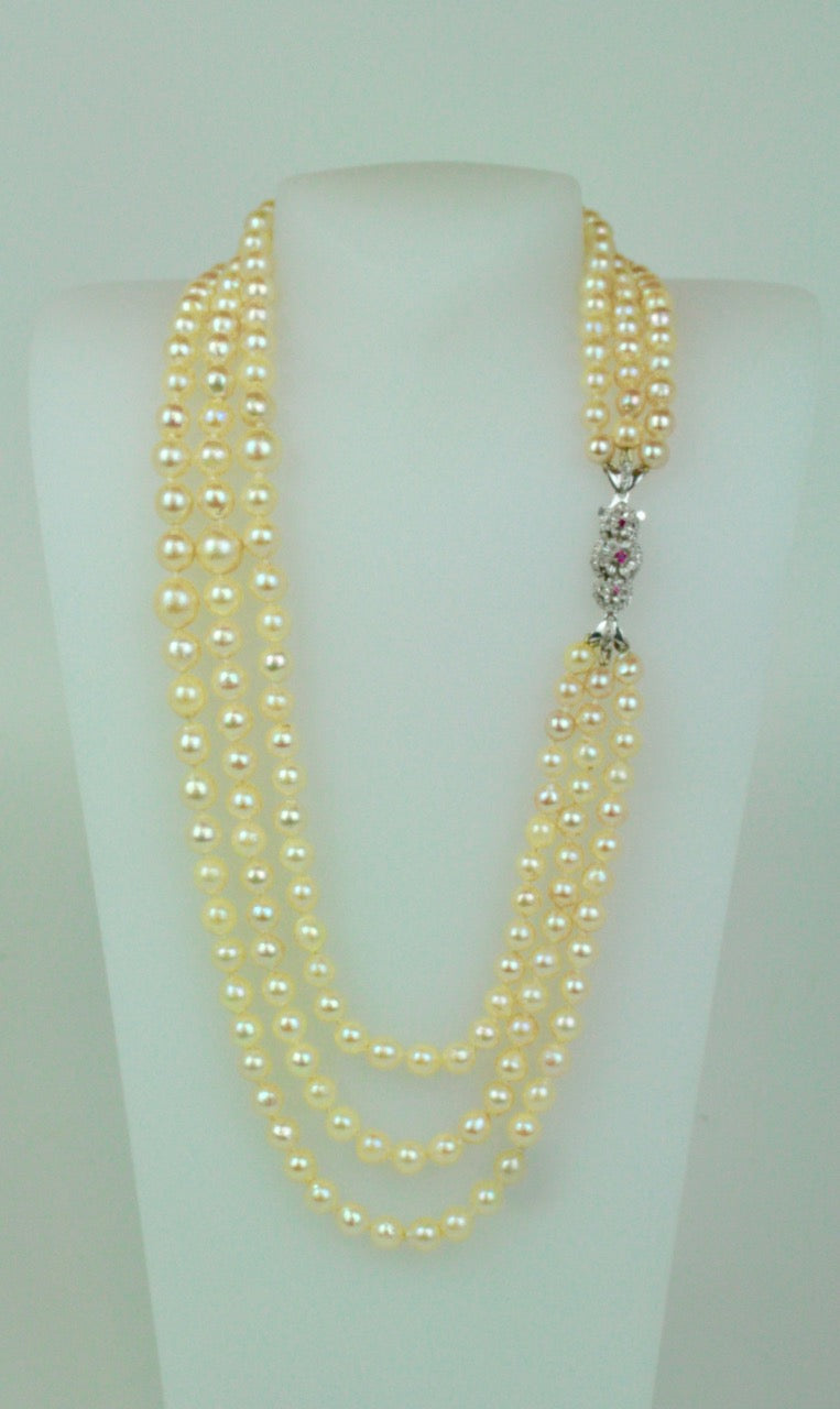 Collana perle Akoya Giappone tre fili vintage con chiusura in oro bianco 18 kt