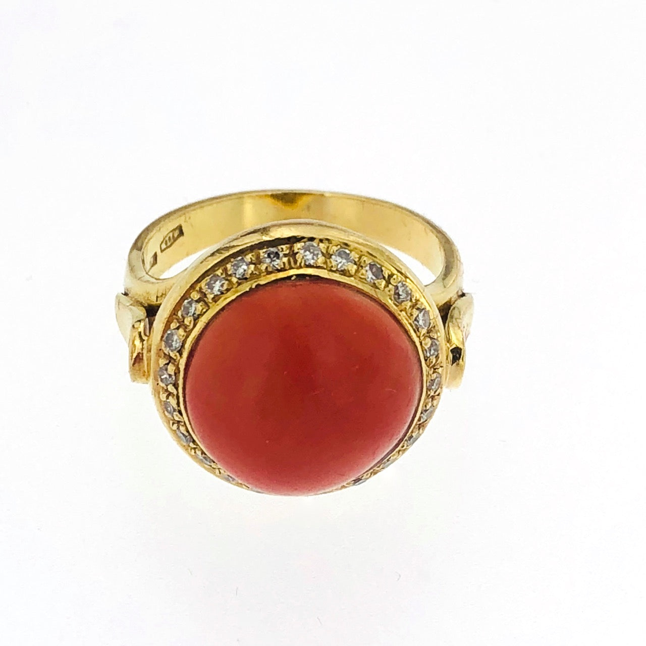 Anello in oro 18 kt con corallo e brillanti usato