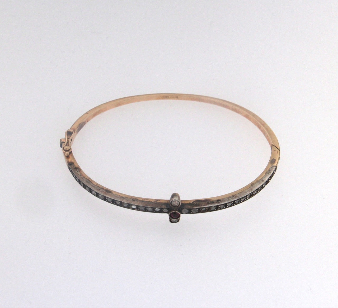 Bracciale ovale oro 12 kt. e argento con rosette e pietra rossa centrale più due diamanti usato