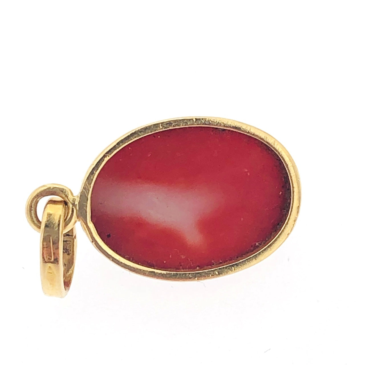 Ciondolo in oro 750/1000 con corallo inciso raffigurante volto di donna vintage
