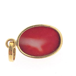 Ciondolo in oro 750/1000 con corallo inciso raffigurante volto di donna vintage
