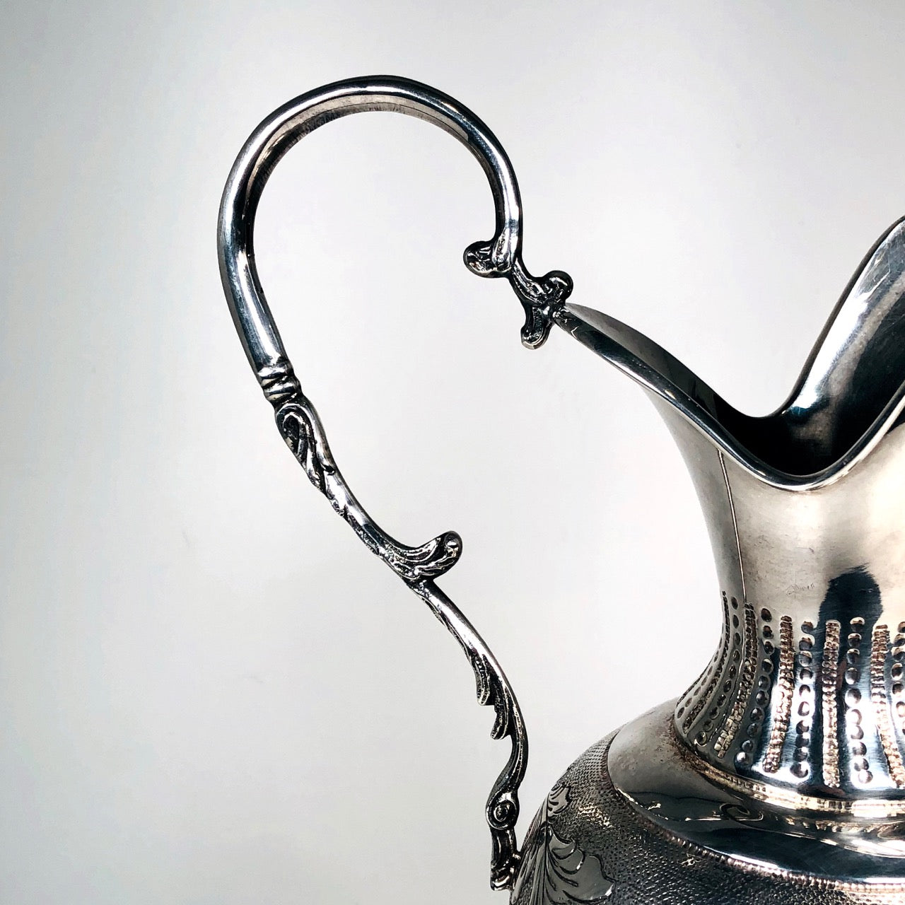 Caraffa in argento 800 d’epoca in stile antico