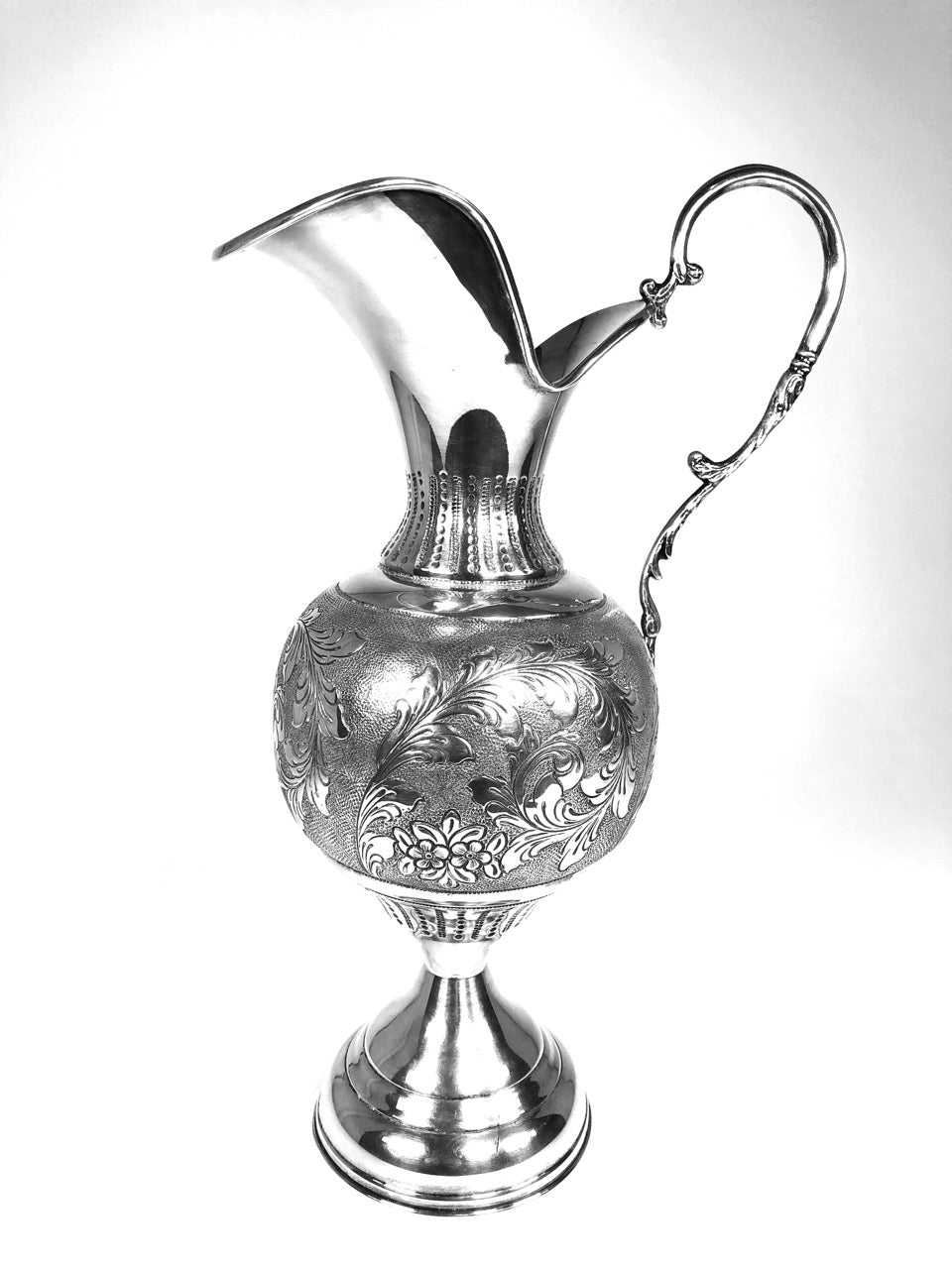 Caraffa in argento 800 d’epoca in stile antico