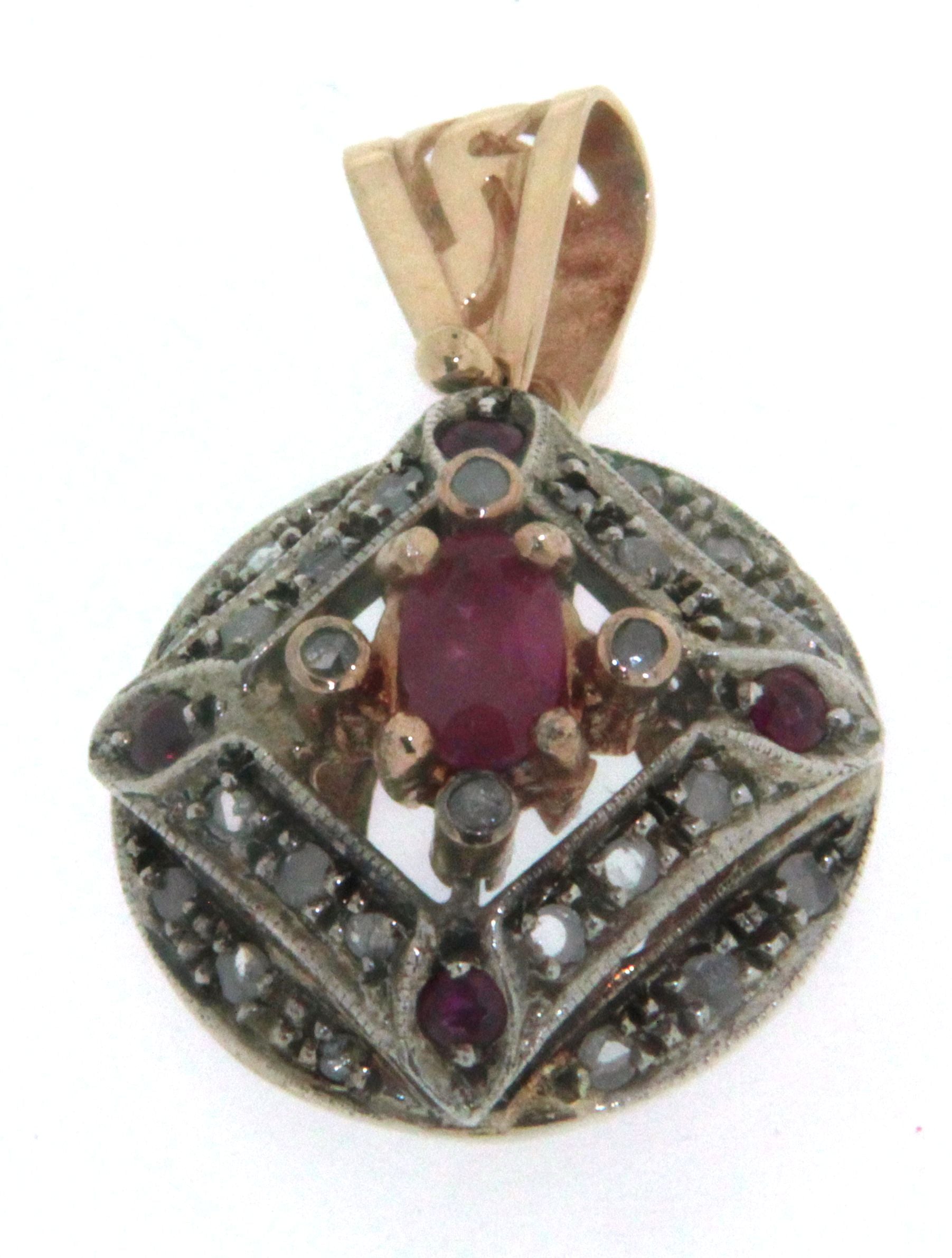 Ciondolo D'epoca in oro rosa 14 kt e argento in stile antico con rubini e diamanti   (106)