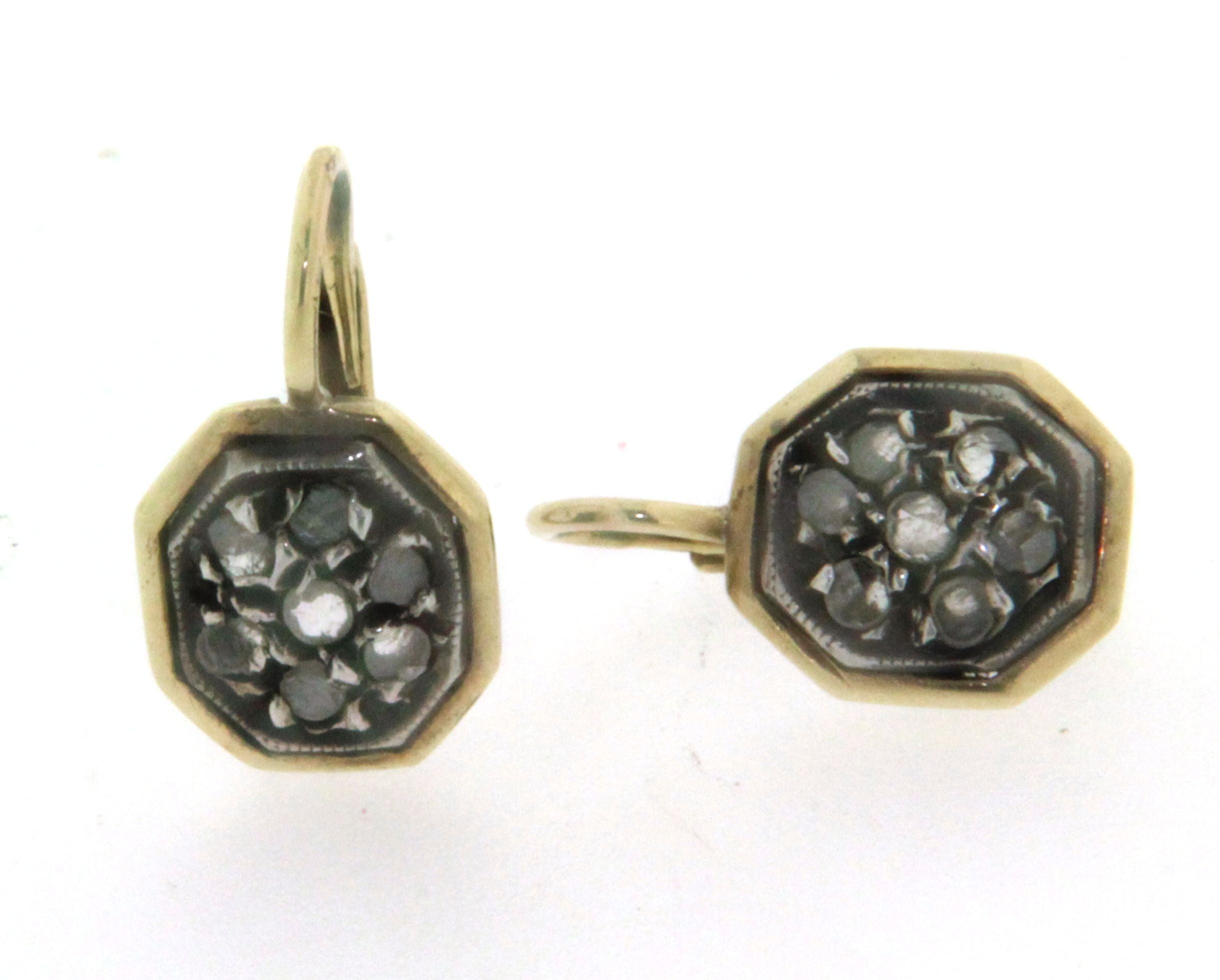 Paio di “orecchini della nonna” in oro 14 kt, con diamanti