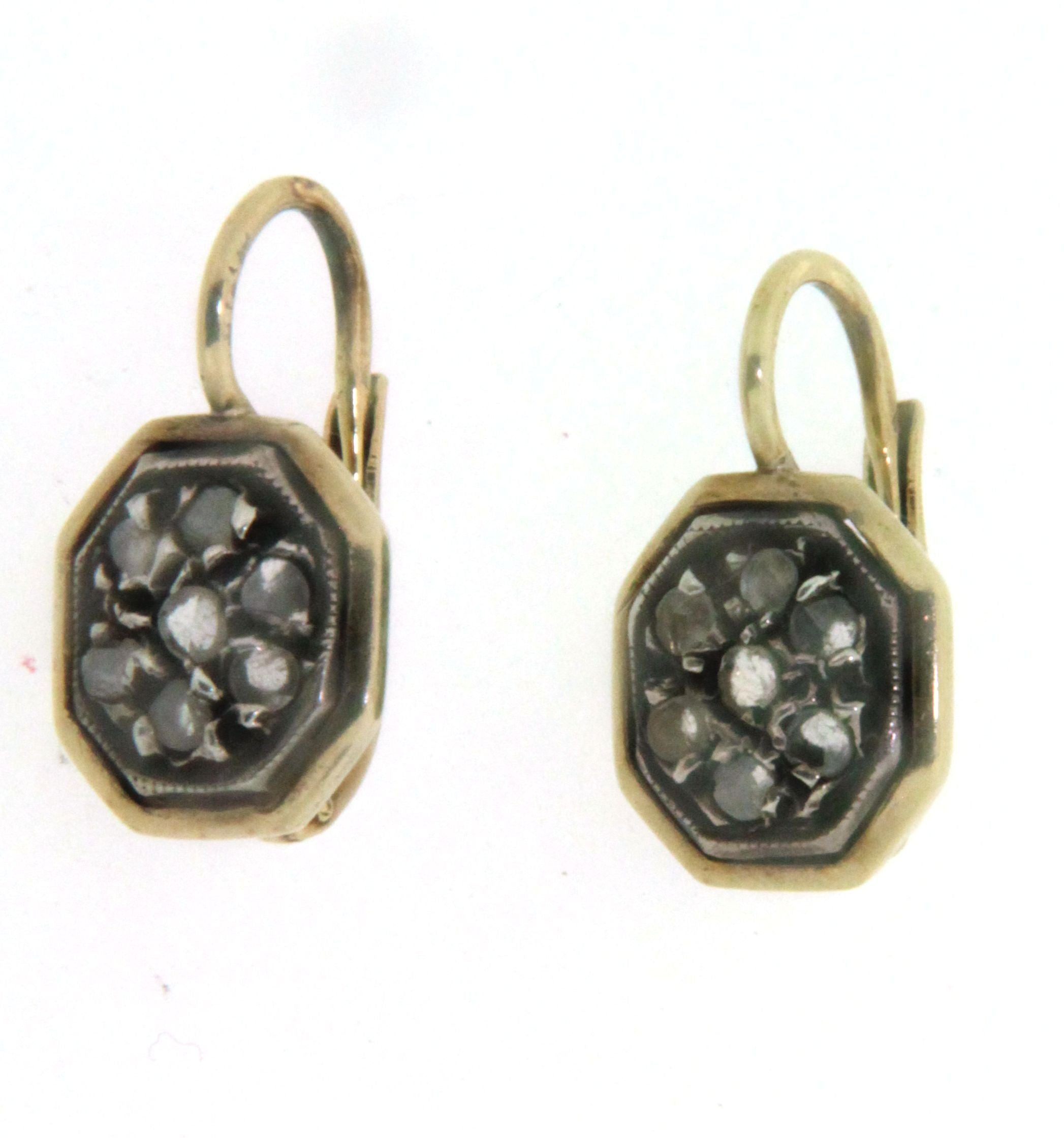 Paio di “orecchini della nonna” in oro 14 kt, con diamanti