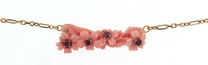 Girocollo in oro 18 kt con centrale in corallo rosa con incastonati piccoli rubini