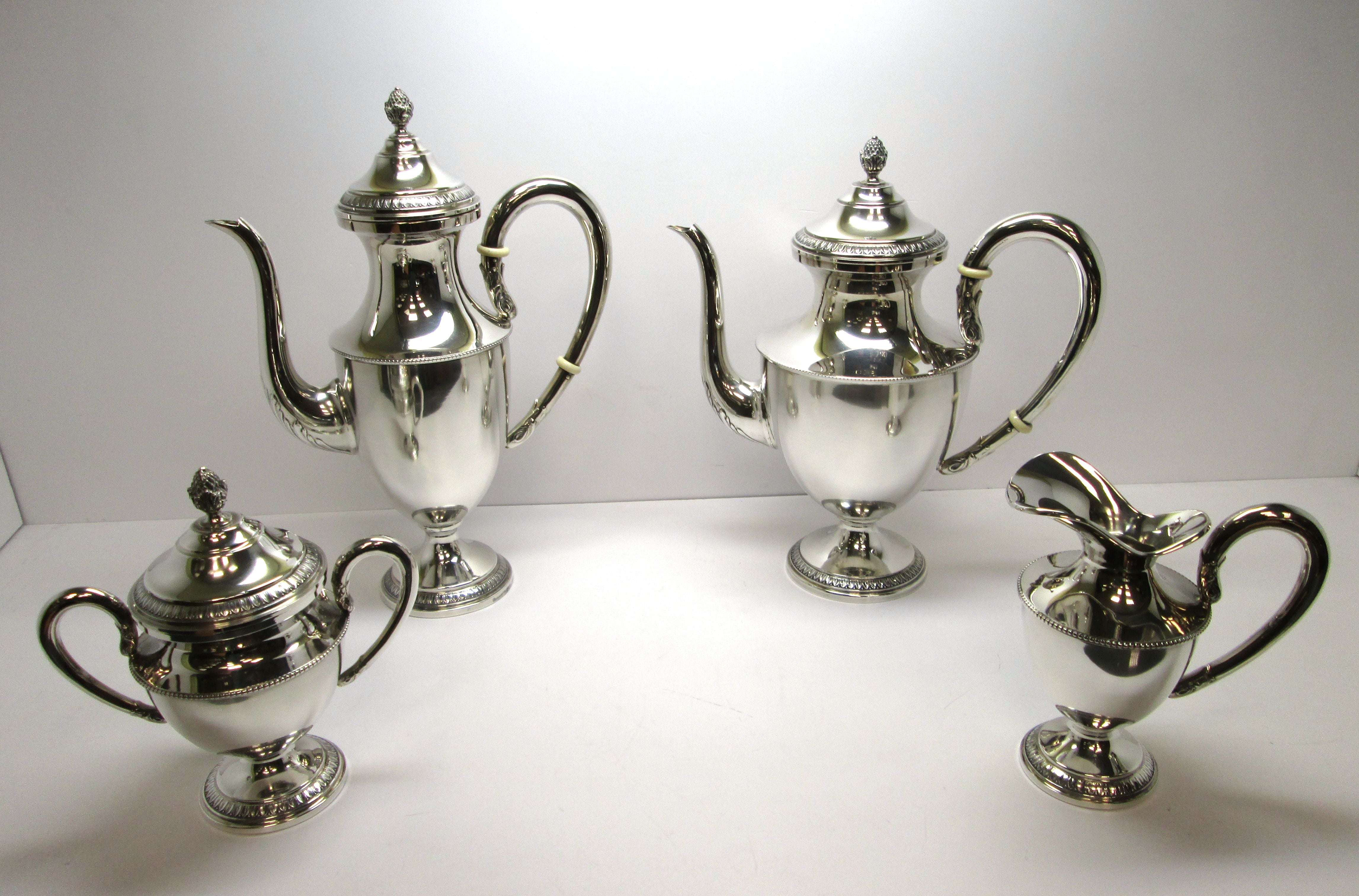 Quattro pezzi teiera lattiera caffettiera zuccheriera in argento 800 stile impero usati.